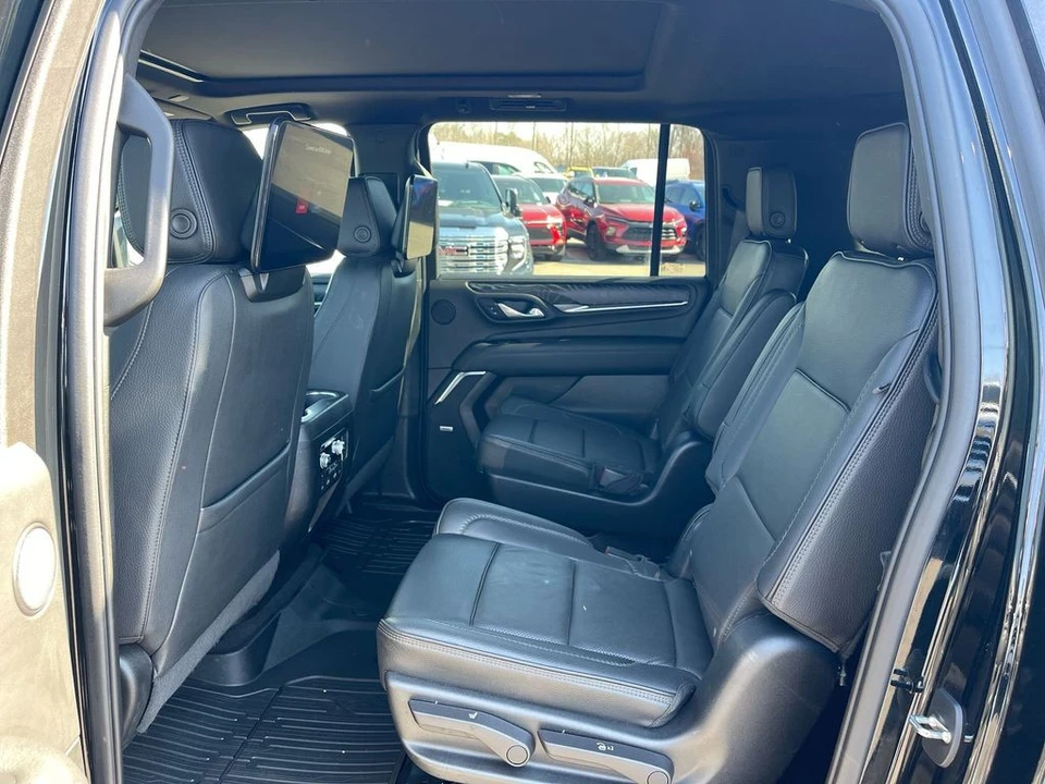 2023 GMC Yukon 5th Gen - Image 13 of 21