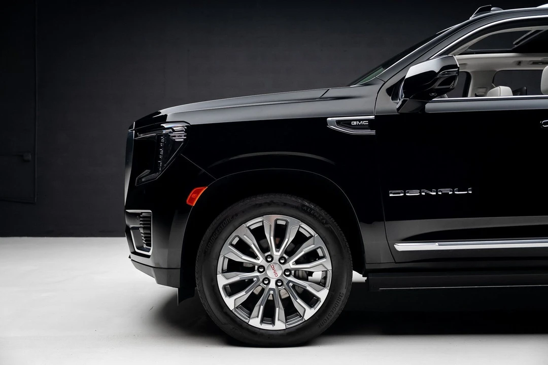 2023 GMC Yukon 5th Gen - Image 17 of 21