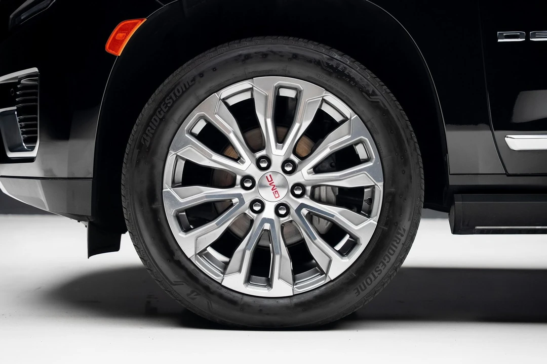 2023 GMC Yukon 5th Gen - Image 18 of 21