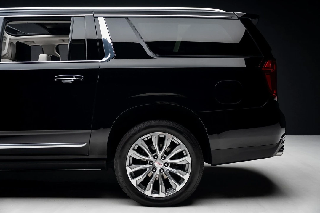 2023 GMC Yukon 5th Gen - Image 19 of 21