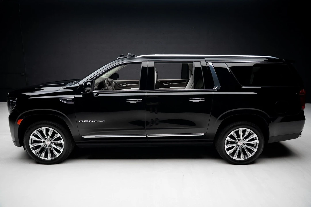 2023 GMC Yukon 5th Gen - Image 15 of 21