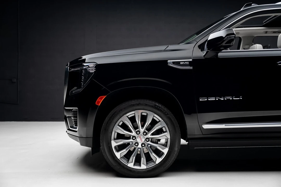 2023 GMC Yukon 5th Gen - Image 17 of 21