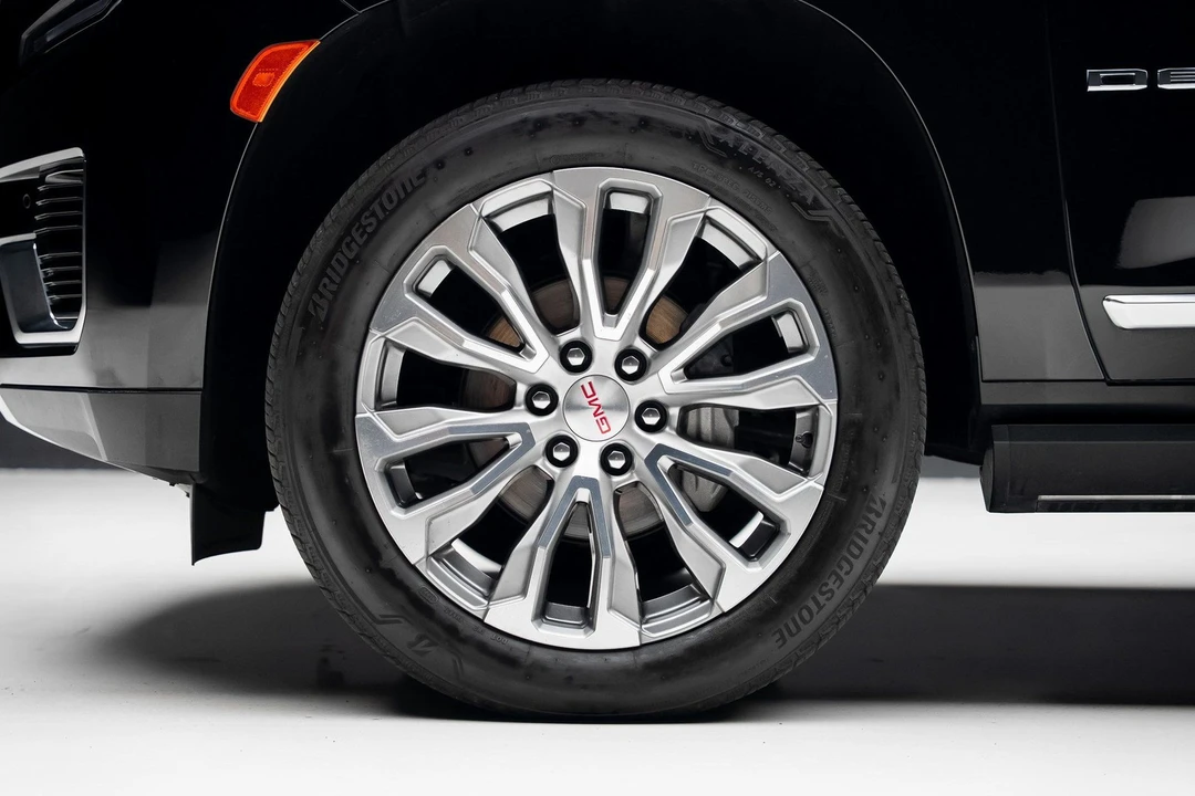 2023 GMC Yukon 5th Gen - Image 18 of 21