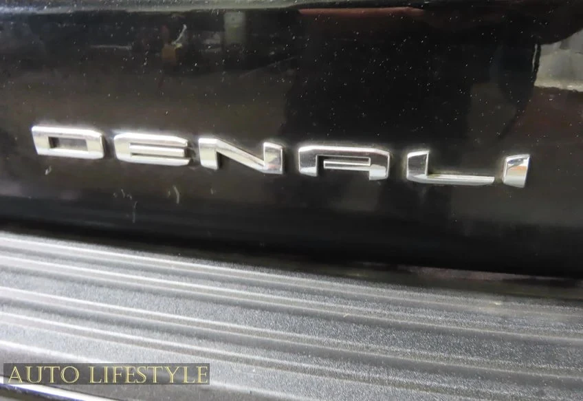 2023 GMC Yukon 5th Gen - Image 18 of 21
