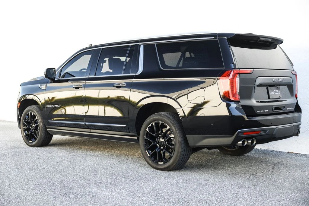 2023 GMC Yukon 5th Gen - Image 17 of 21