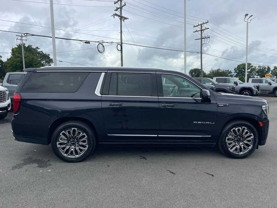 2023 GMC Yukon 5th Gen - Image 6 of 21