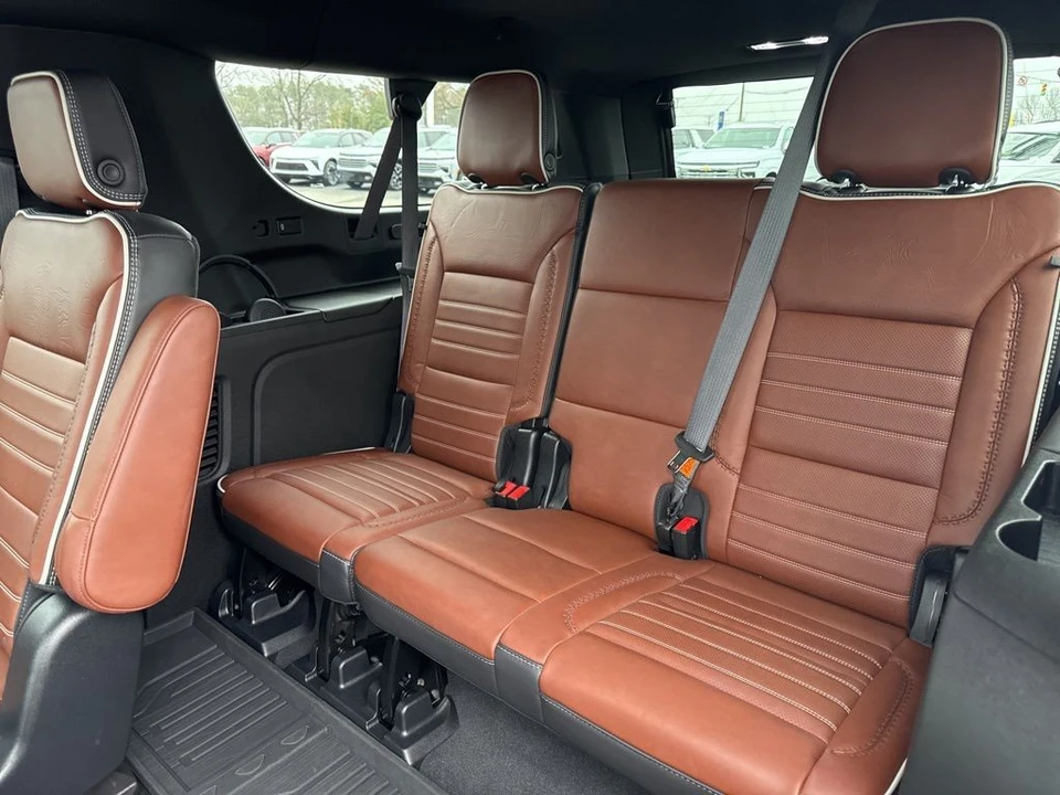 2023 GMC Yukon 5th Gen - Image 14 of 21