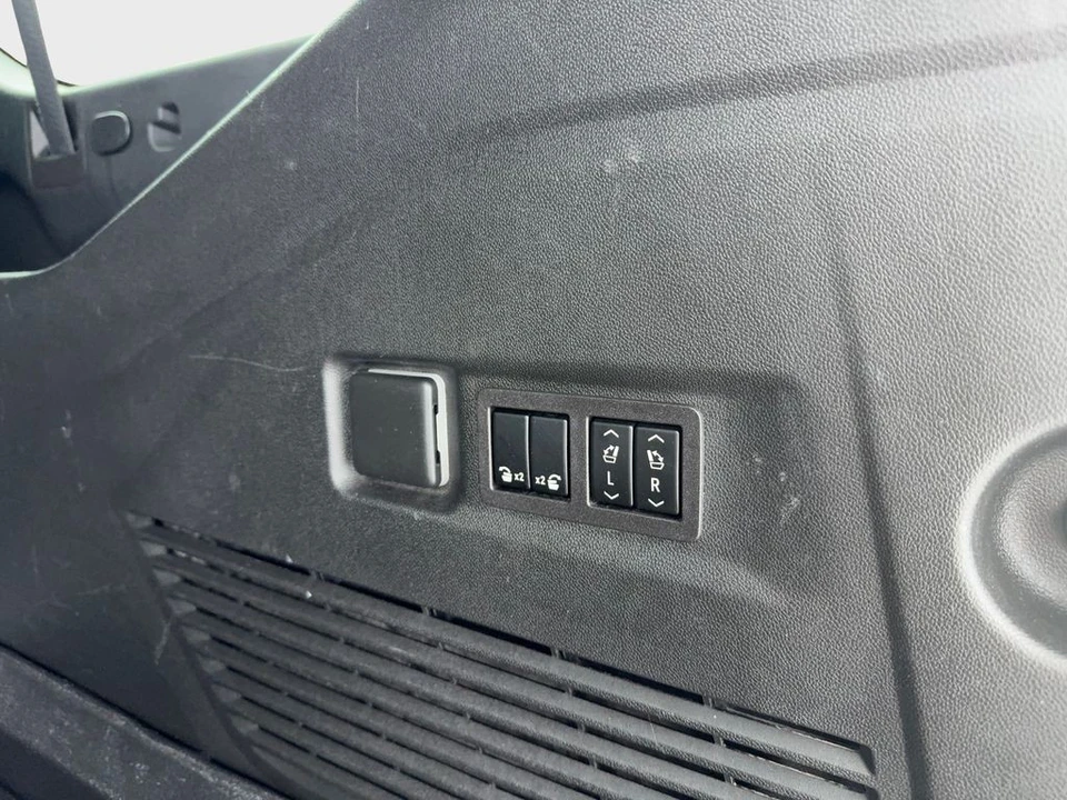 2023 GMC Yukon 5th Gen - Image 13 of 21