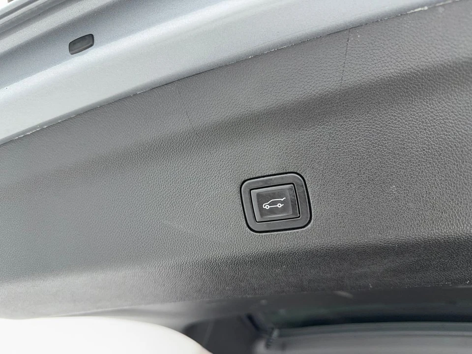 2023 GMC Yukon 5th Gen - Image 16 of 21