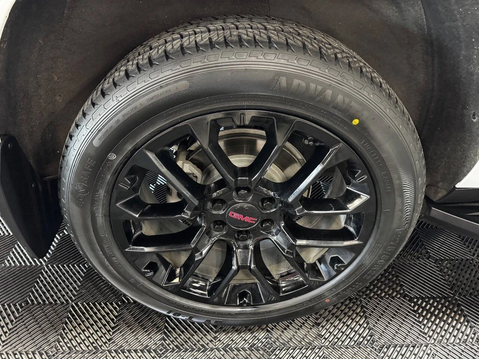 2023 GMC Yukon 5th Gen - Image 17 of 21