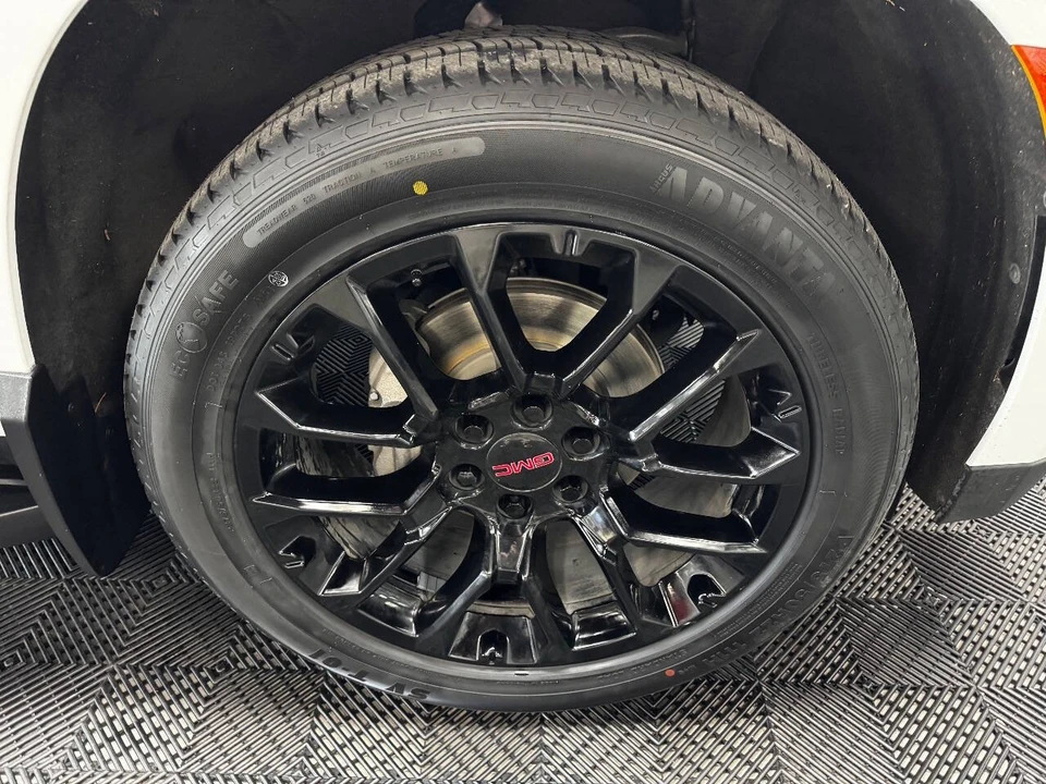 2023 GMC Yukon 5th Gen - Image 16 of 21