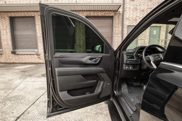 2023 GMC Yukon 5th Gen - Image 18 of 21