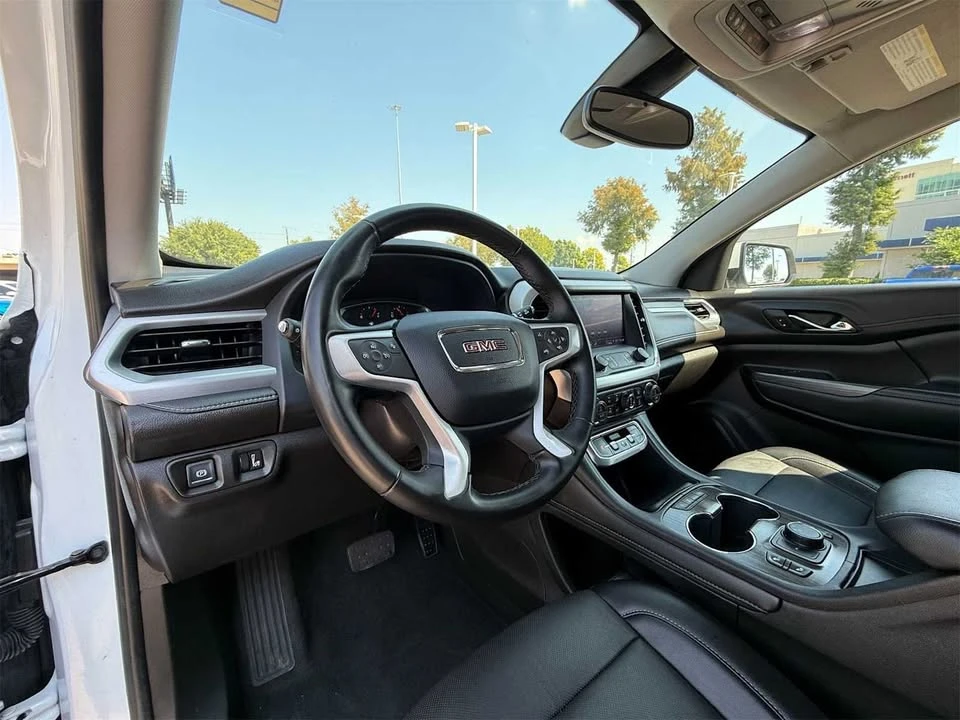 2023 GMC Acadia - Image 2 of 9