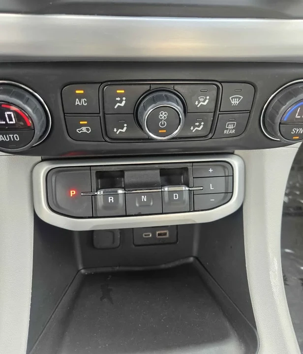 2023 GMC Acadia - Image 14 of 19