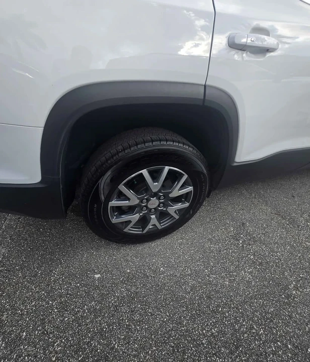 2023 GMC Acadia - Image 3 of 19