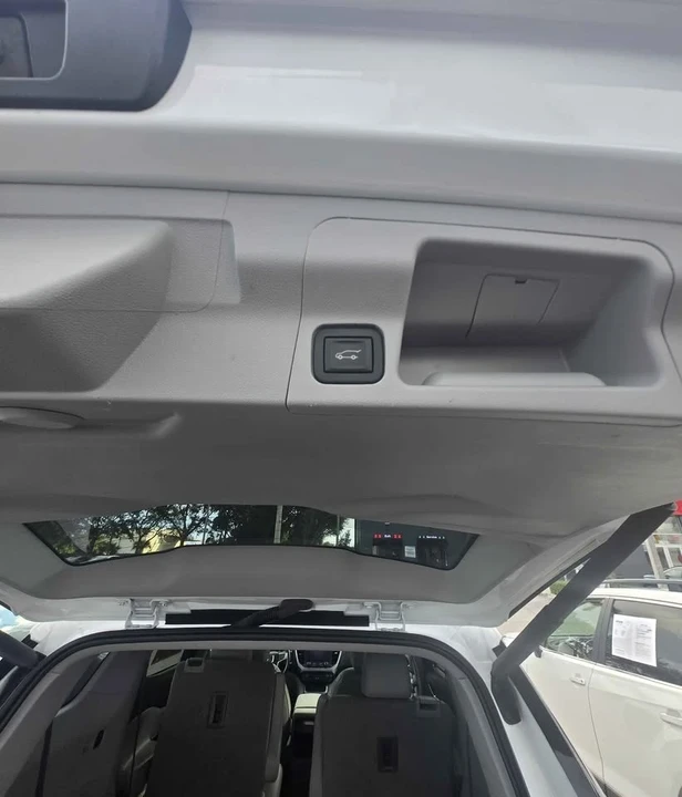 2023 GMC Acadia - Image 5 of 19