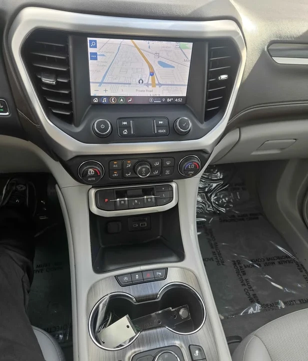 2023 GMC Acadia - Image 18 of 19