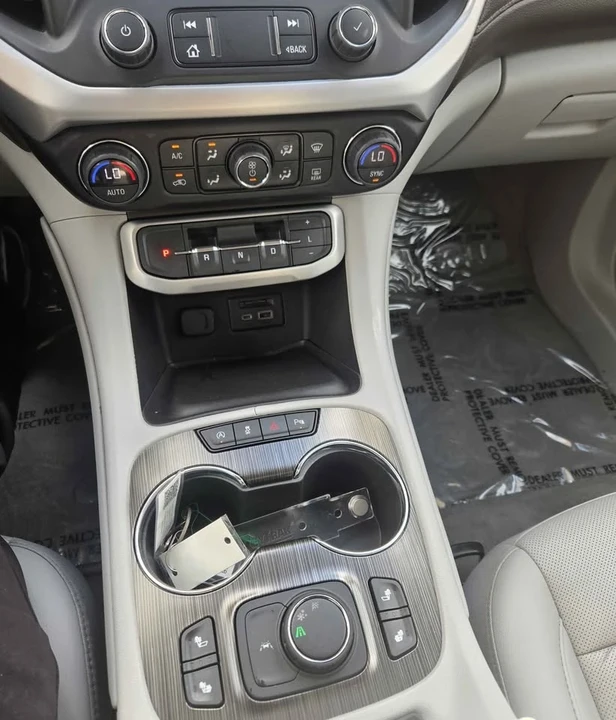 2023 GMC Acadia - Image 15 of 19