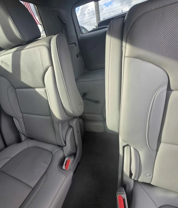 2023 GMC Acadia - Image 9 of 19