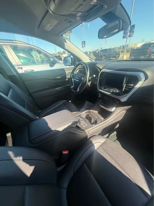 2023 GMC Acadia - Image 7 of 9