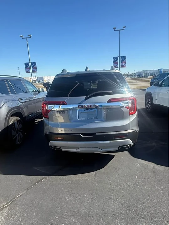 2023 GMC Acadia - Image 4 of 9