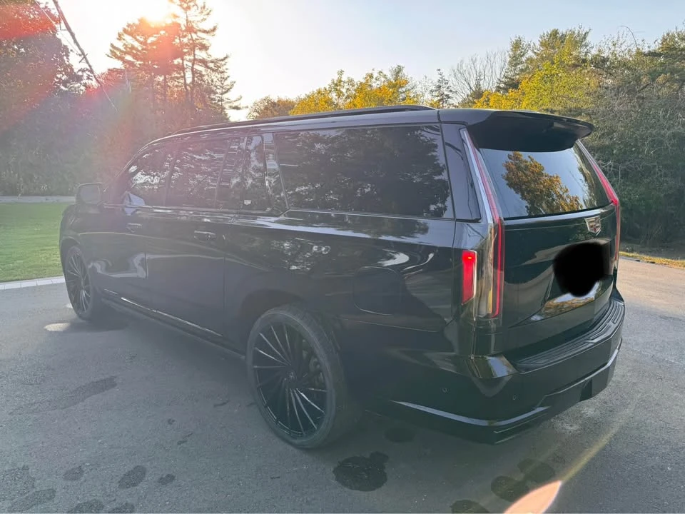2023 Cadillac Escalade 5th Gen - Image 9 of 10