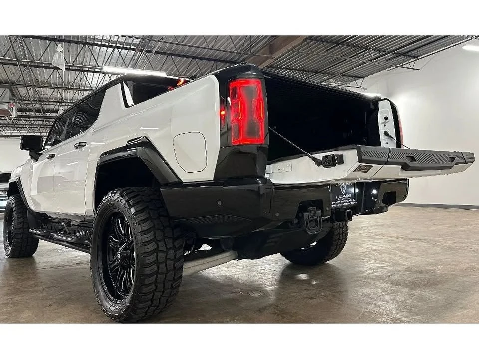 2023 GMC Hummer EV - Image 14 of 20