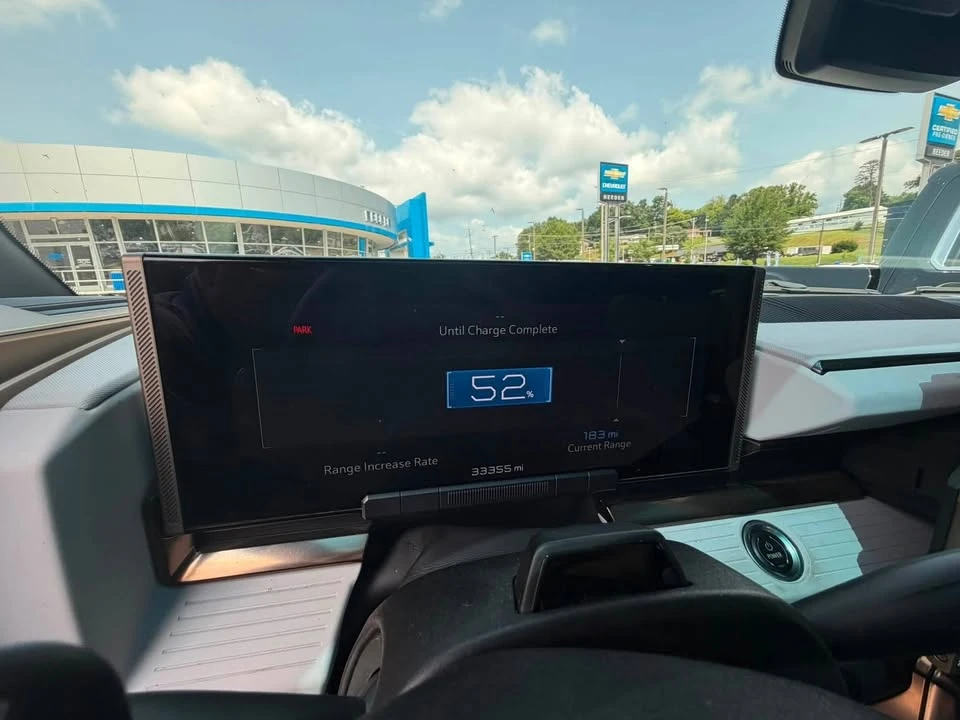 2023 GMC Hummer EV - Image 10 of 20