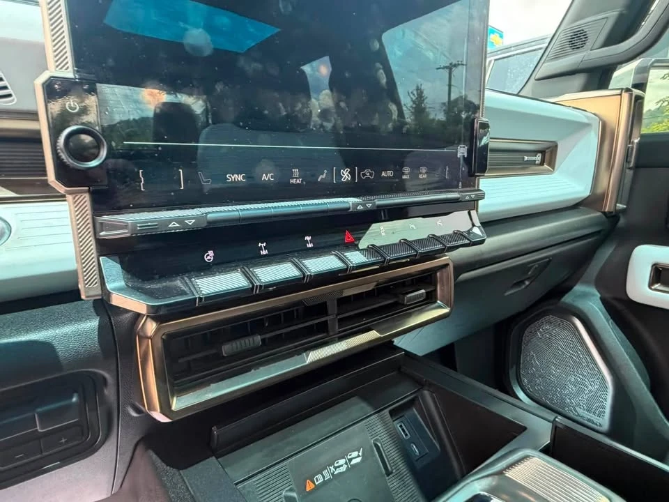 2023 GMC Hummer EV - Image 17 of 20