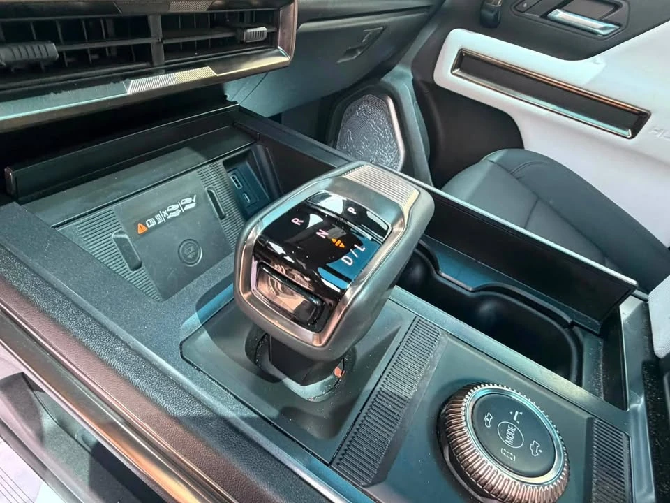 2023 GMC Hummer EV - Image 8 of 20