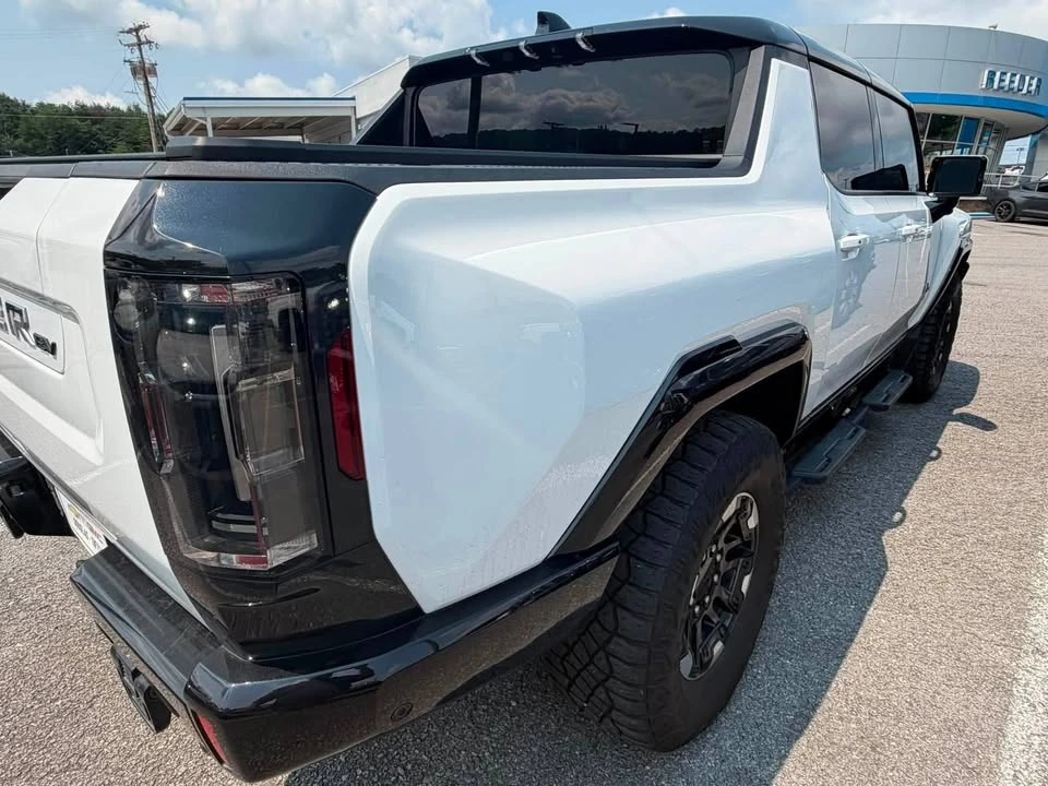 2023 GMC Hummer EV - Image 15 of 20