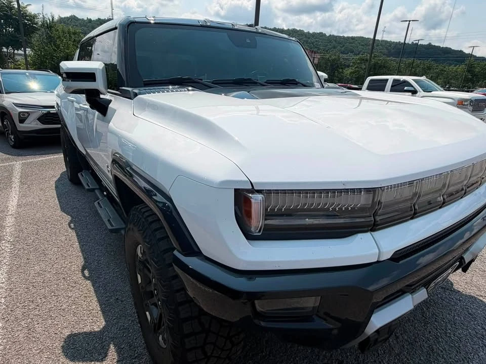2023 GMC Hummer EV - Image 19 of 20