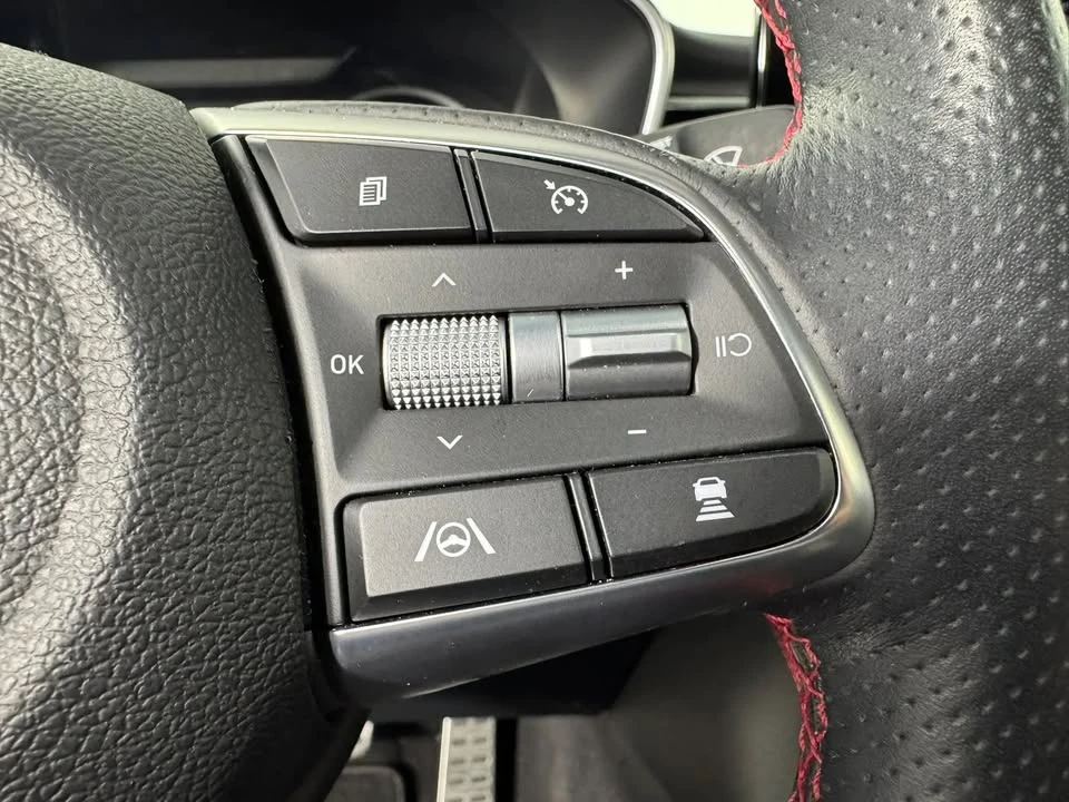 2023 Genesis G70 - Image 9 of 20