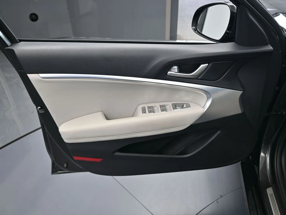 2023 Genesis G70 - Image 12 of 12