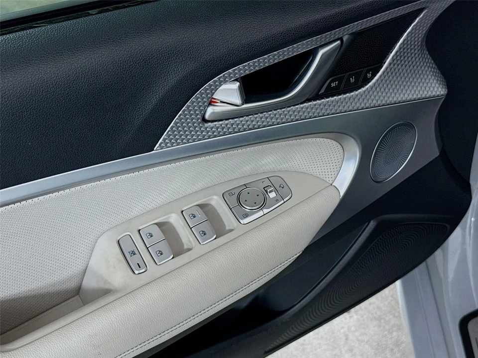2023 Genesis G70 - Image 11 of 15