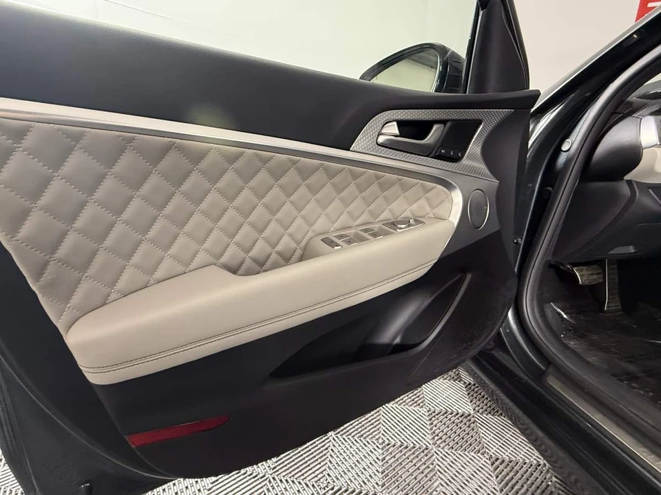 2023 Genesis G70 - Image 16 of 21