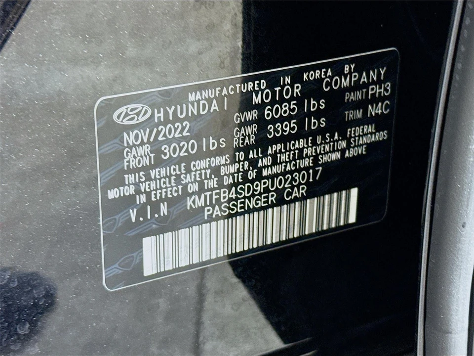 2023 Genesis G90 - Image 16 of 19