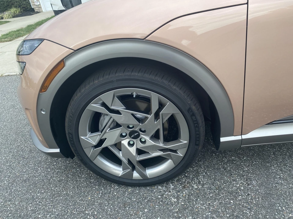 2023 Genesis GV60 - Image 14 of 31