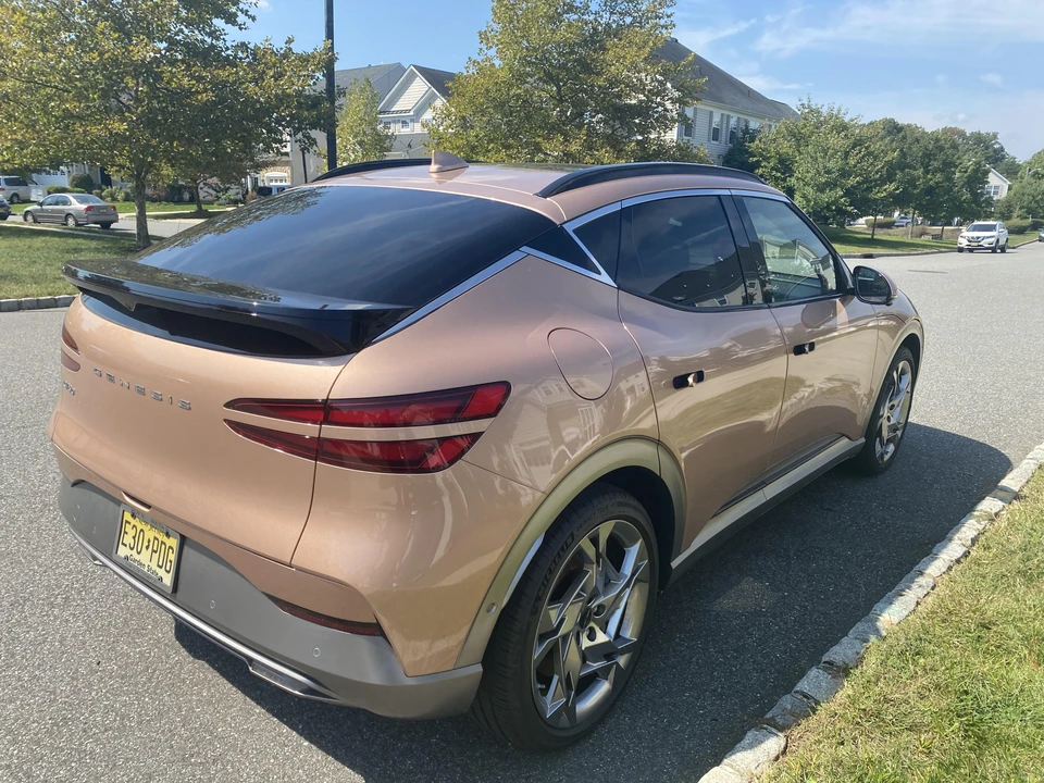 2023 Genesis GV60 - Image 9 of 31