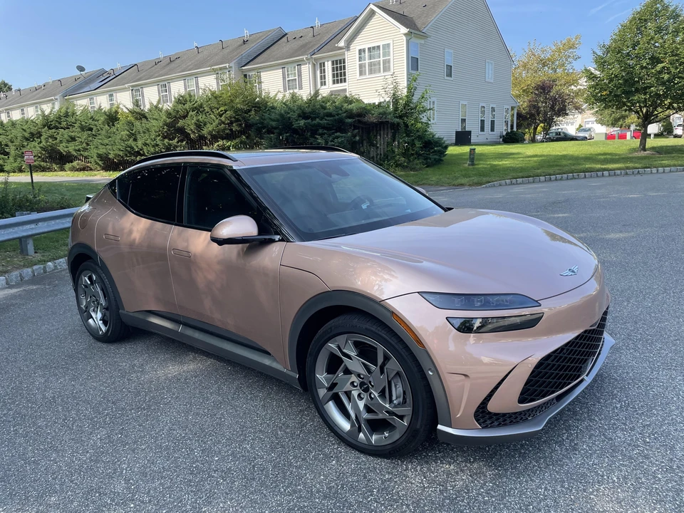 2023 Genesis GV60 - Image 11 of 31