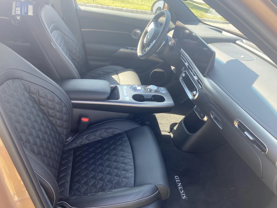 2023 Genesis GV60 - Image 26 of 31