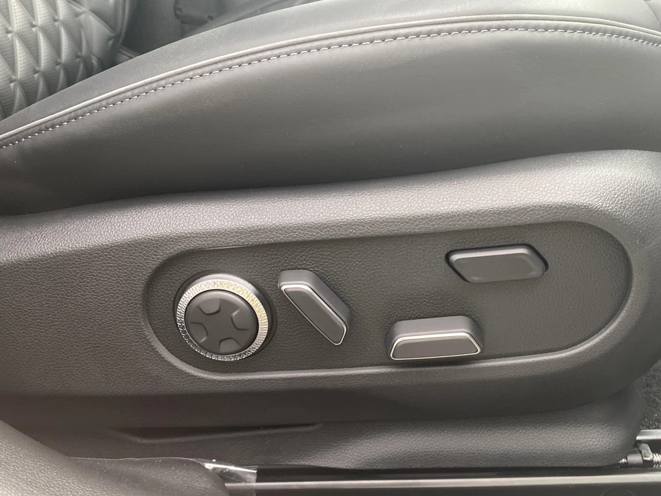 2023 Genesis GV60 - Image 29 of 31