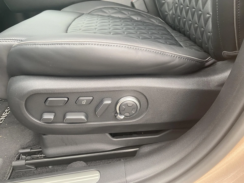 2023 Genesis GV60 - Image 25 of 31