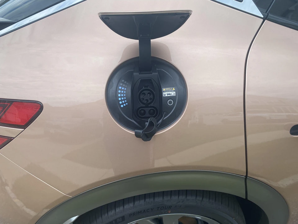 2023 Genesis GV60 - Image 13 of 31