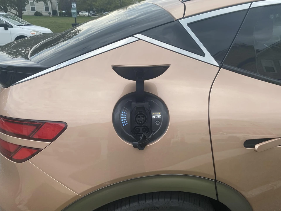 2023 Genesis GV60 - Image 12 of 31