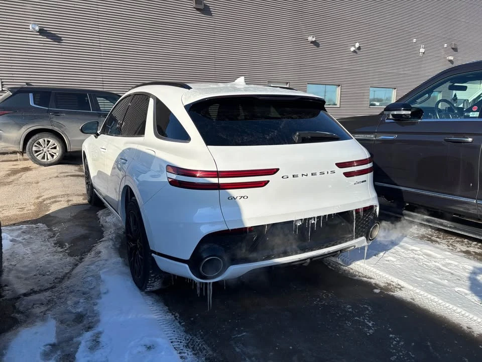 2023 Genesis GV70 - Image 4 of 9