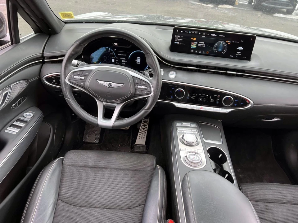 2023 Genesis GV70 - Image 17 of 21
