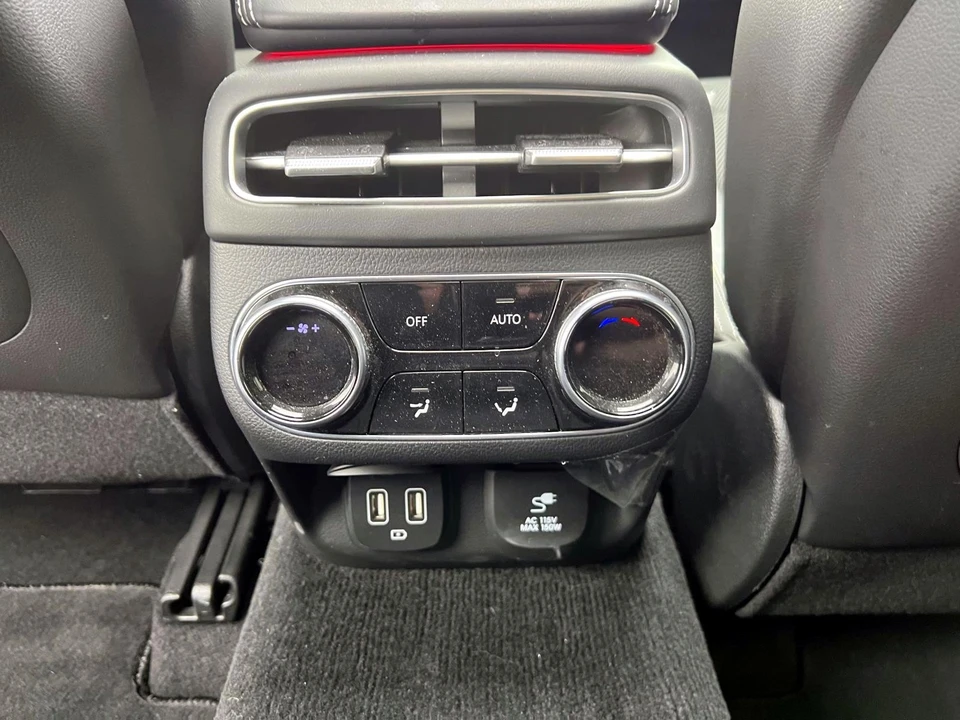 2023 Genesis GV70 - Image 18 of 21