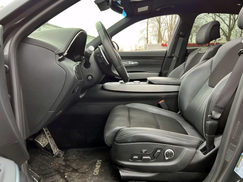 2023 Genesis GV70 - Image 10 of 21