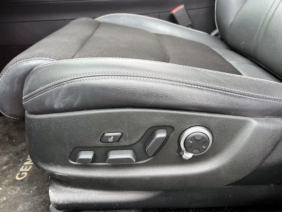 2023 Genesis GV70 - Image 15 of 21